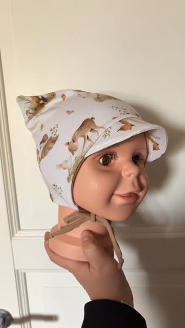 Video by Kreativ Frøken on May 14, 2026. May be an image of hat, head covering, headscarf, mannequin and text.